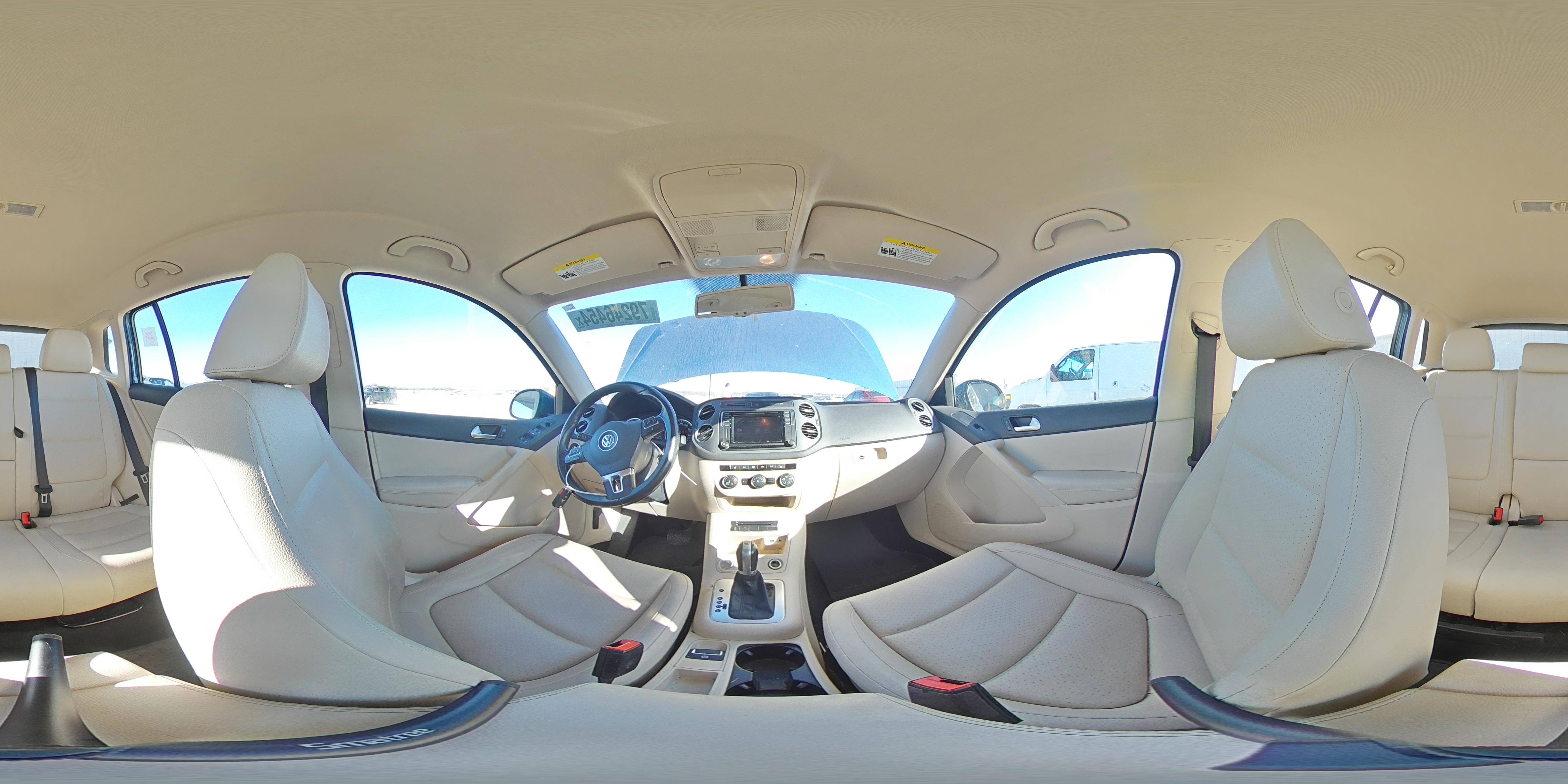 2017 Volkswagen Tiguan - Image 14
