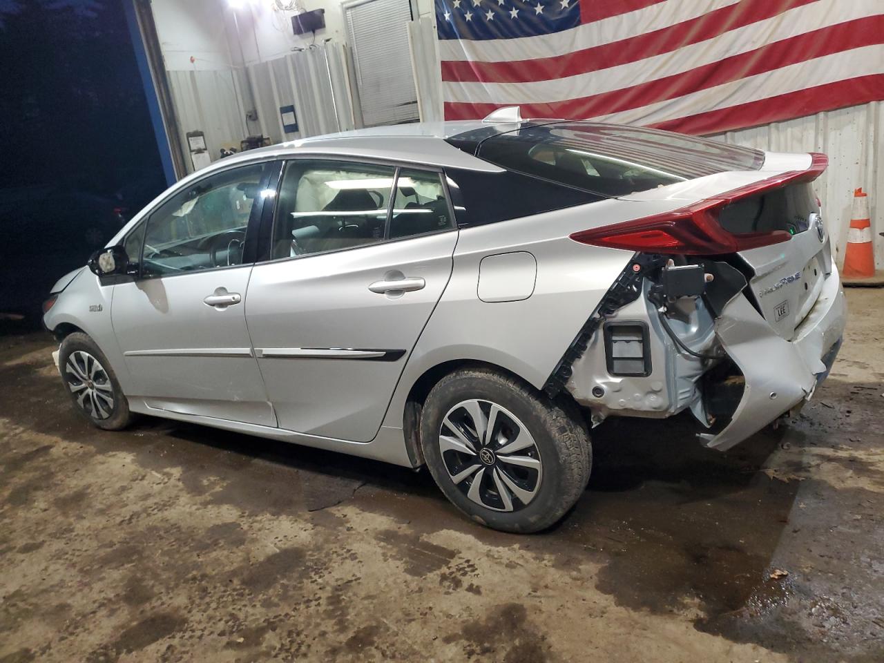 VIN JTDKARFPXH3018711 2017 TOYOTA PRIUS no.2