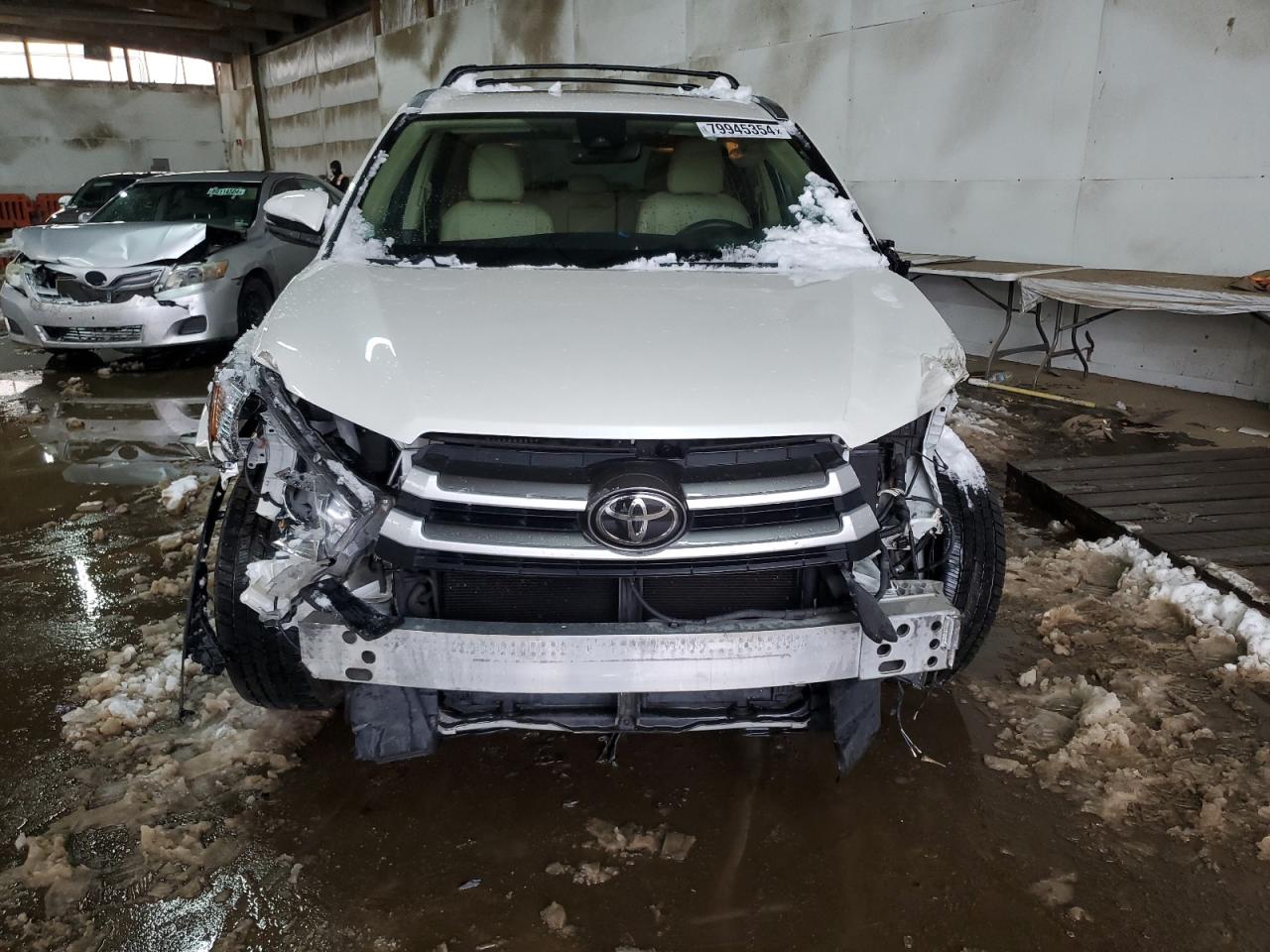 2017 Toyota Highlander - Image 5