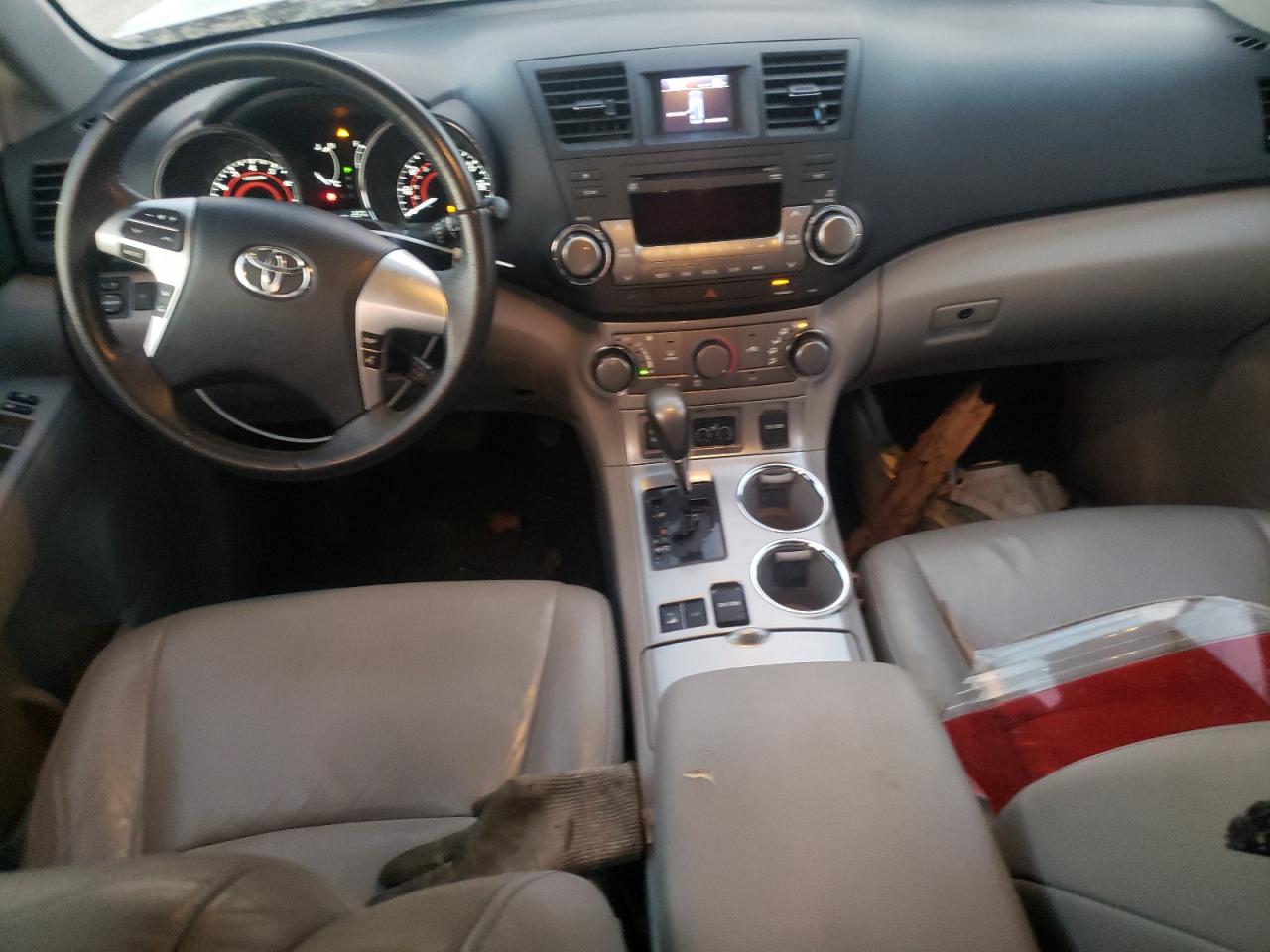 2012 Toyota Highlander - Image 8
