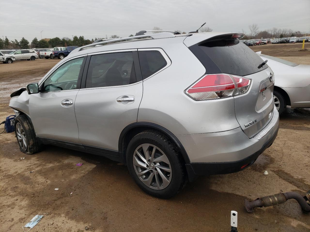 2015 Nissan Rogue - Image 2