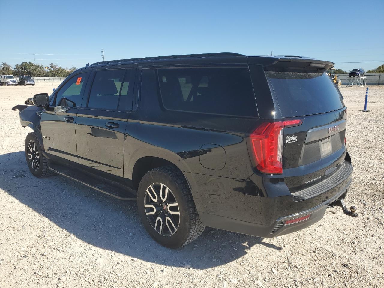 2022 GMC Yukon - Image 2