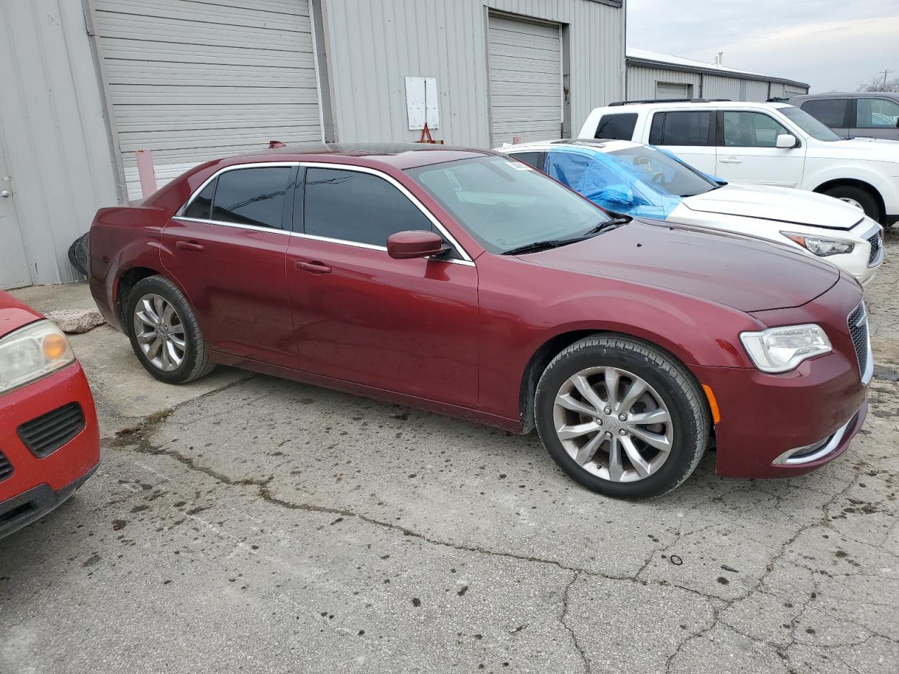 VIN 2C3CCARG6GH304728 2016 CHRYSLER 300 no.4