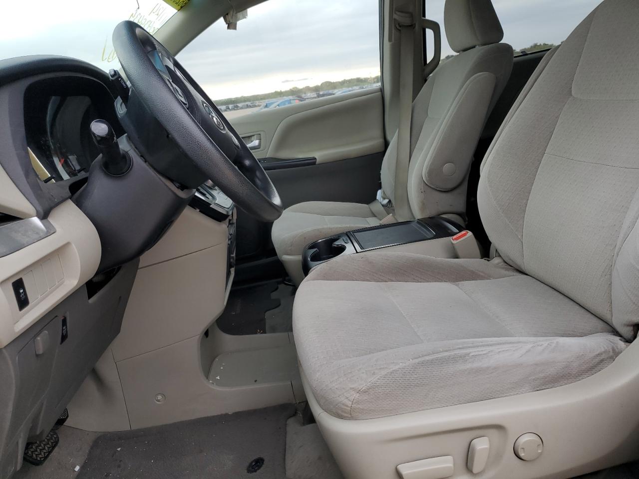 2015 Toyota Sienna - Image 7