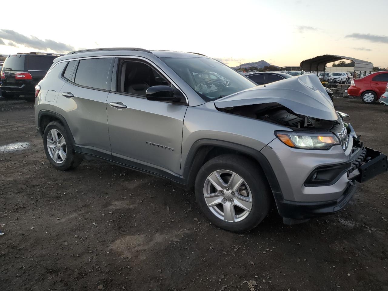 2022 Jeep Compass - Image 4