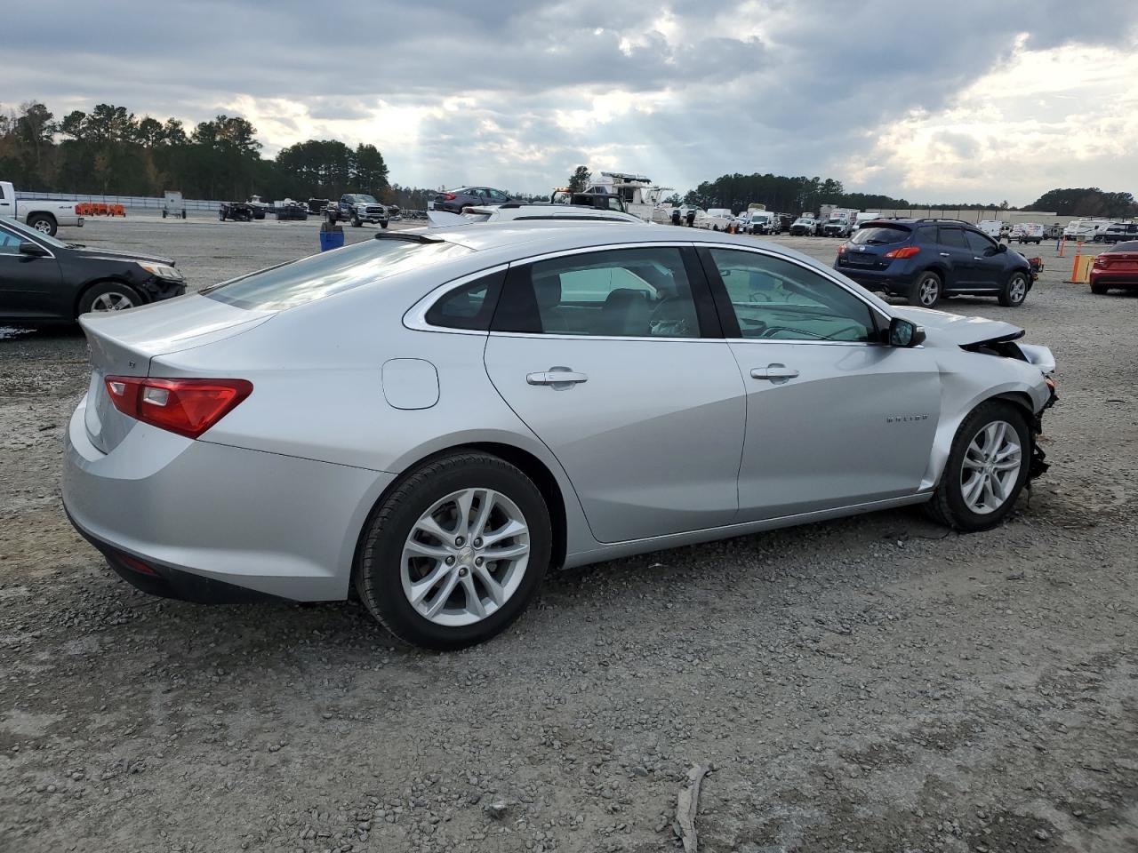 2018 Chevrolet Malibu - Image 3