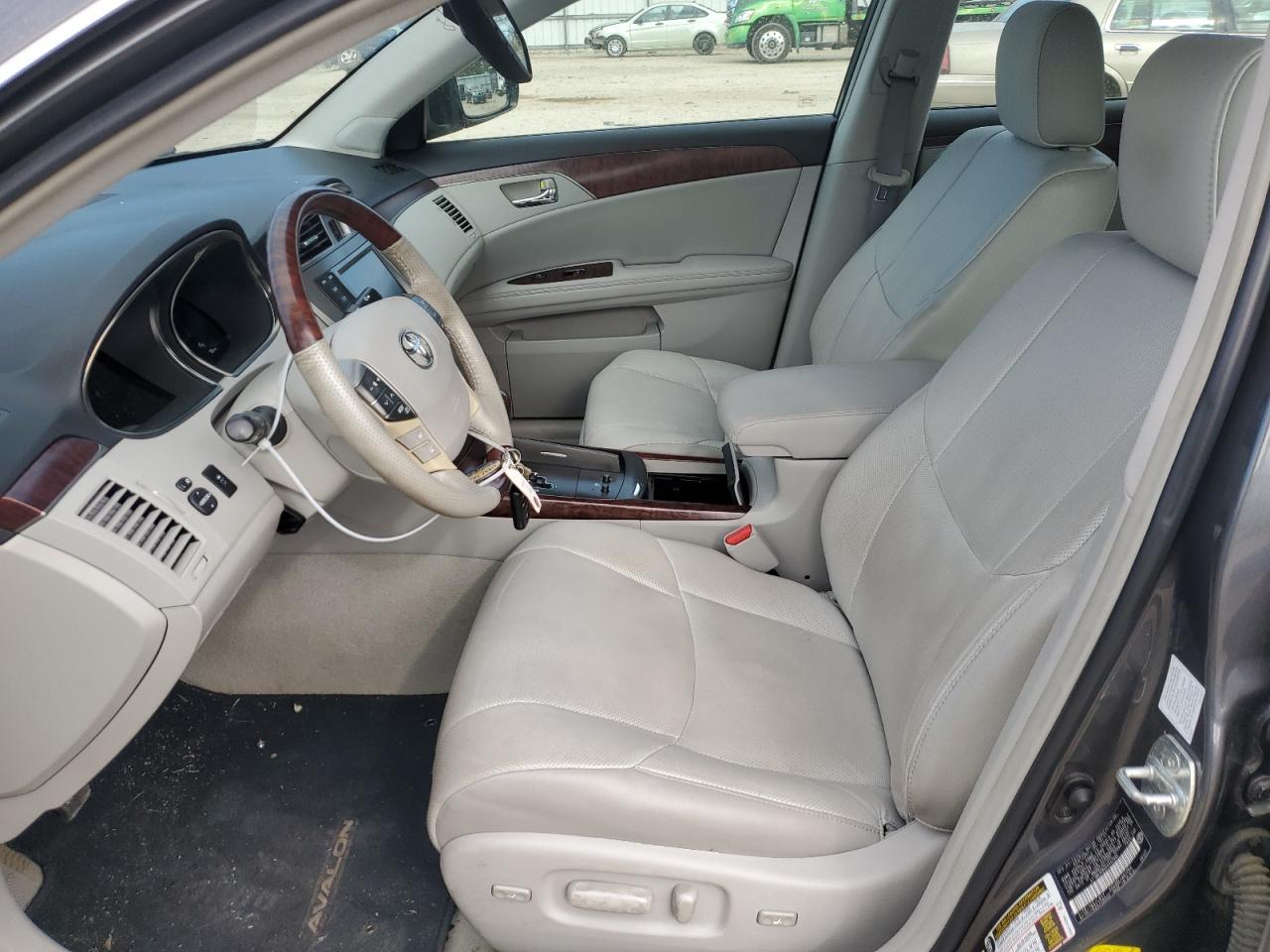 2012 Toyota Avalon - Image 7