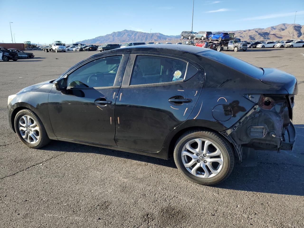 VIN 3MYDLBYV1JY303219 2018 TOYOTA YARIS no.2