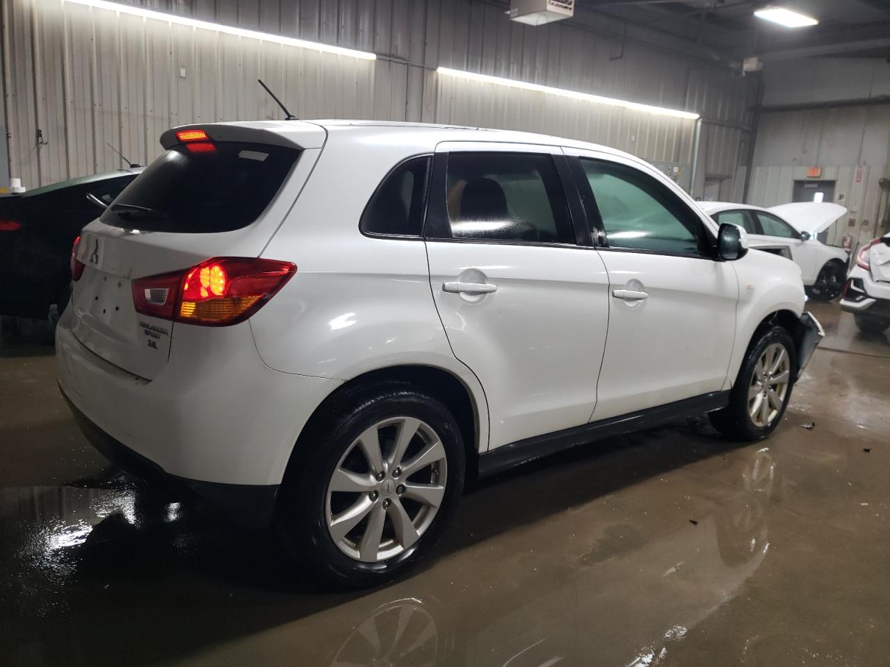 2015 Mitsubishi Outlander - Image 3