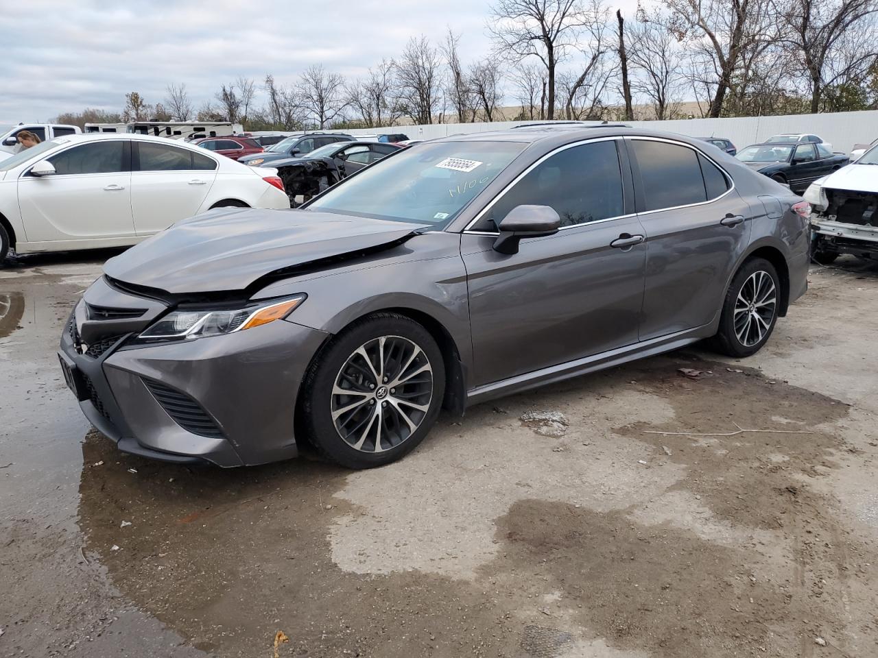 VIN 4T1B11HK5JU543450 2018 TOYOTA CAMRY no.1