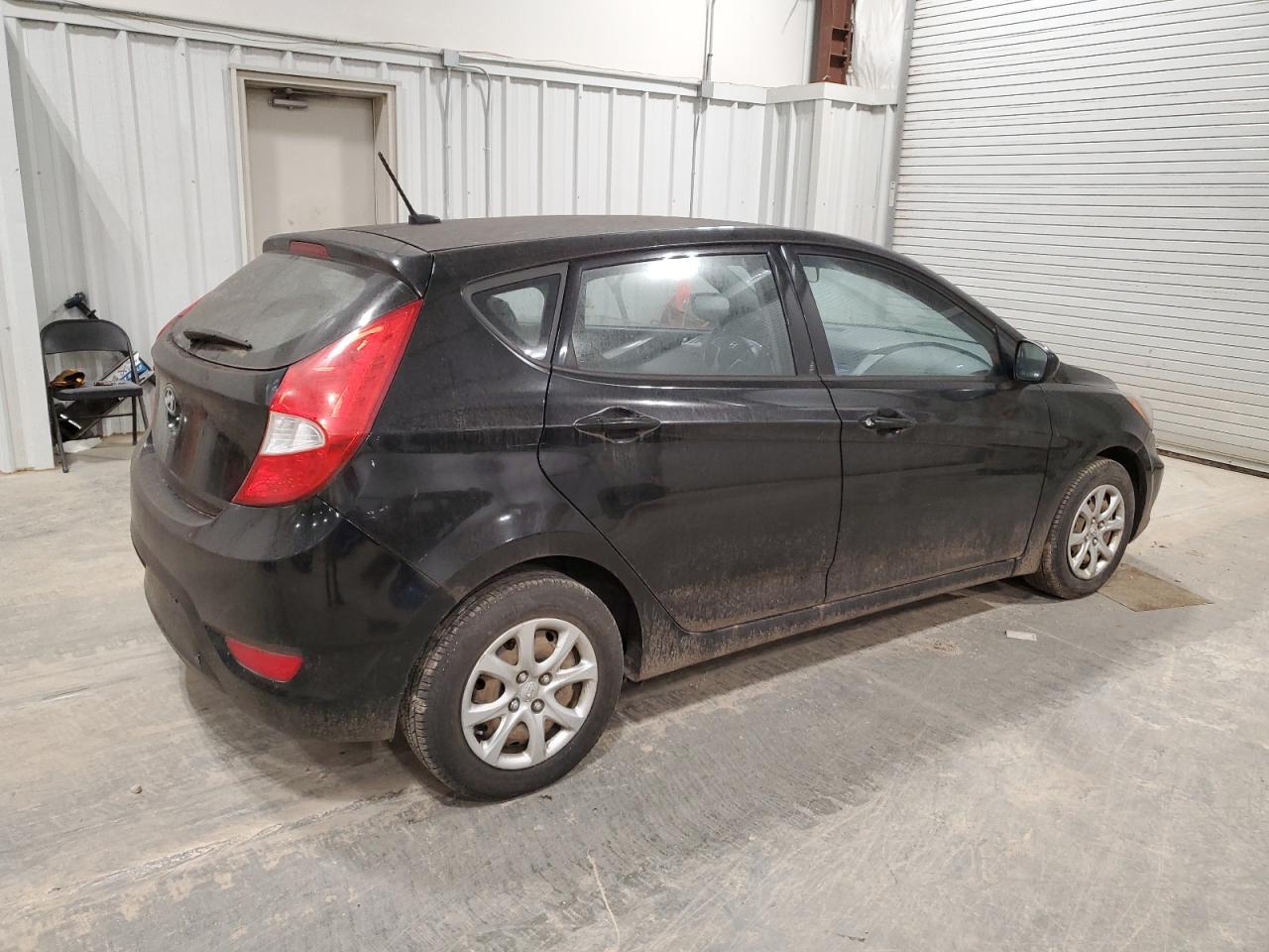 VIN KMHCT5AE4DU136721 2013 HYUNDAI ACCENT no.3