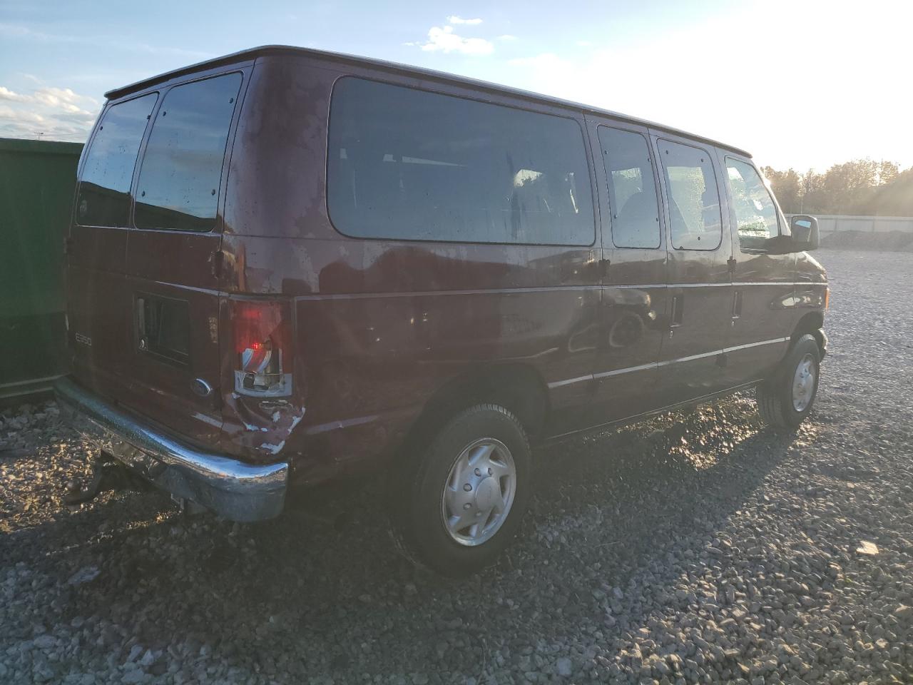 2005 Ford Econoline - Image 3