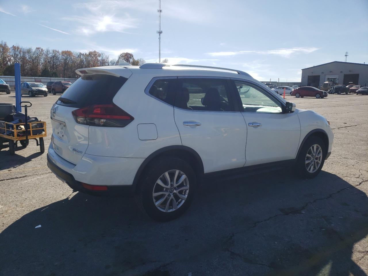 2017 Nissan Rogue - Image 3
