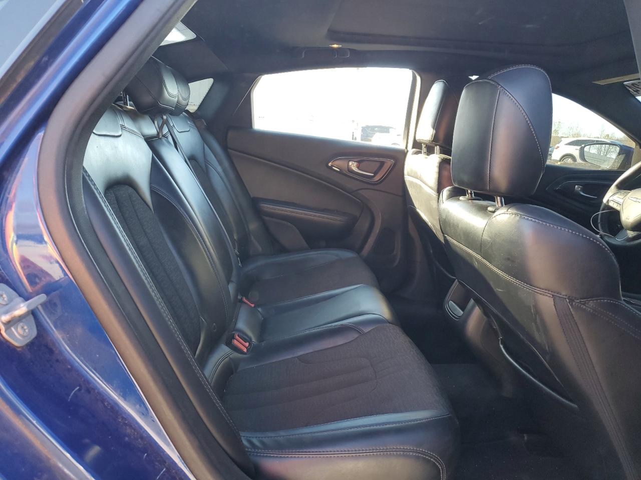 2015 Chrysler 200 - Image 10