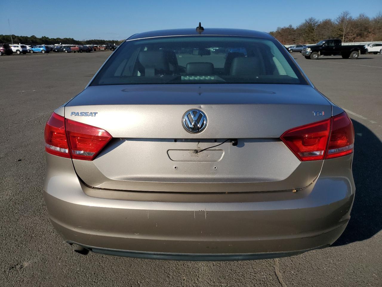 2015 Volkswagen Passat S VIN: 1VWAT7A34FC032404 Lot: 79816394