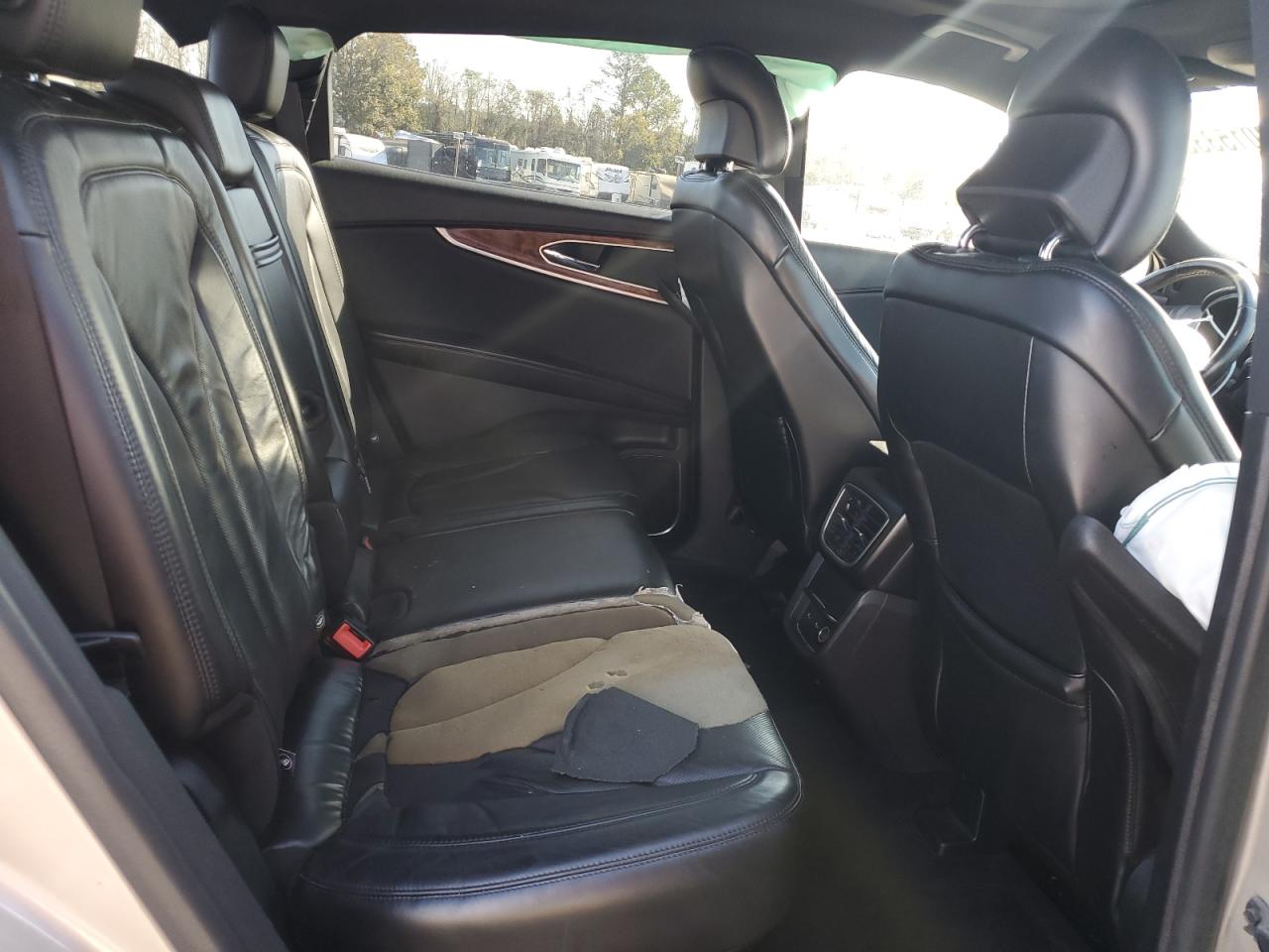 2017 Lincoln MKX - Image 11