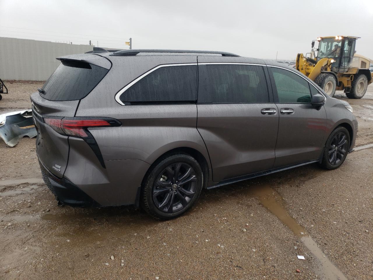 2022 Toyota Sienna - Image 3
