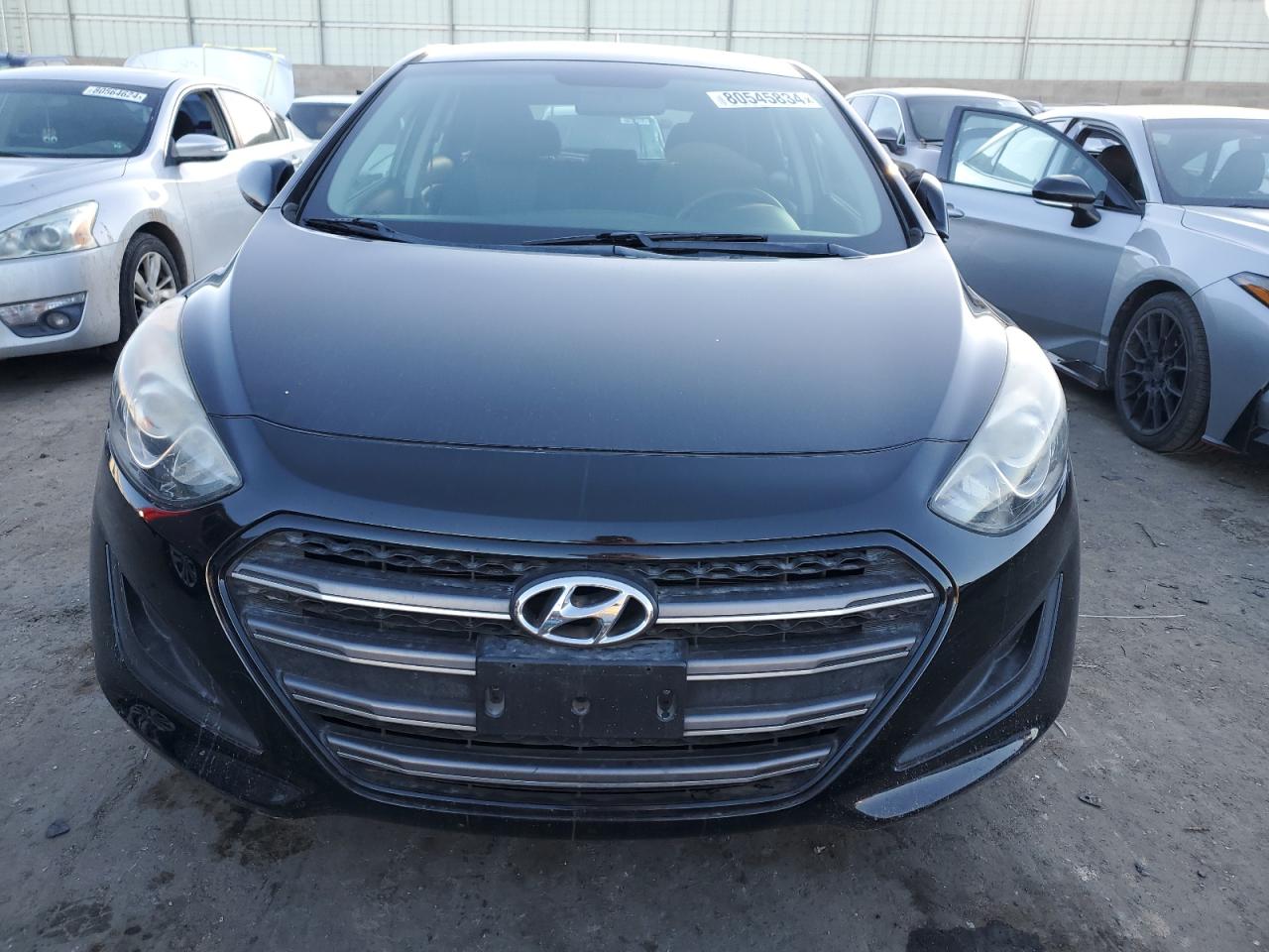 2017 Hyundai Elantra - Image 5