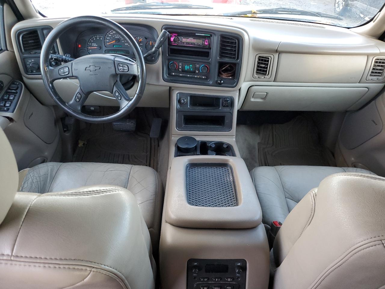 2004 Chevrolet Suburban - Image 8