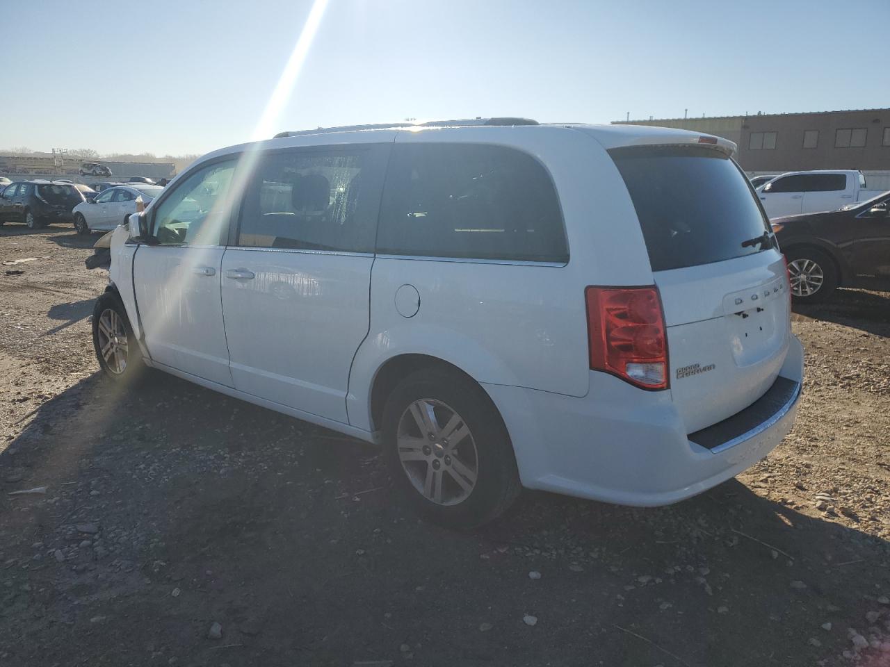2019 Dodge Caravan - Image 2