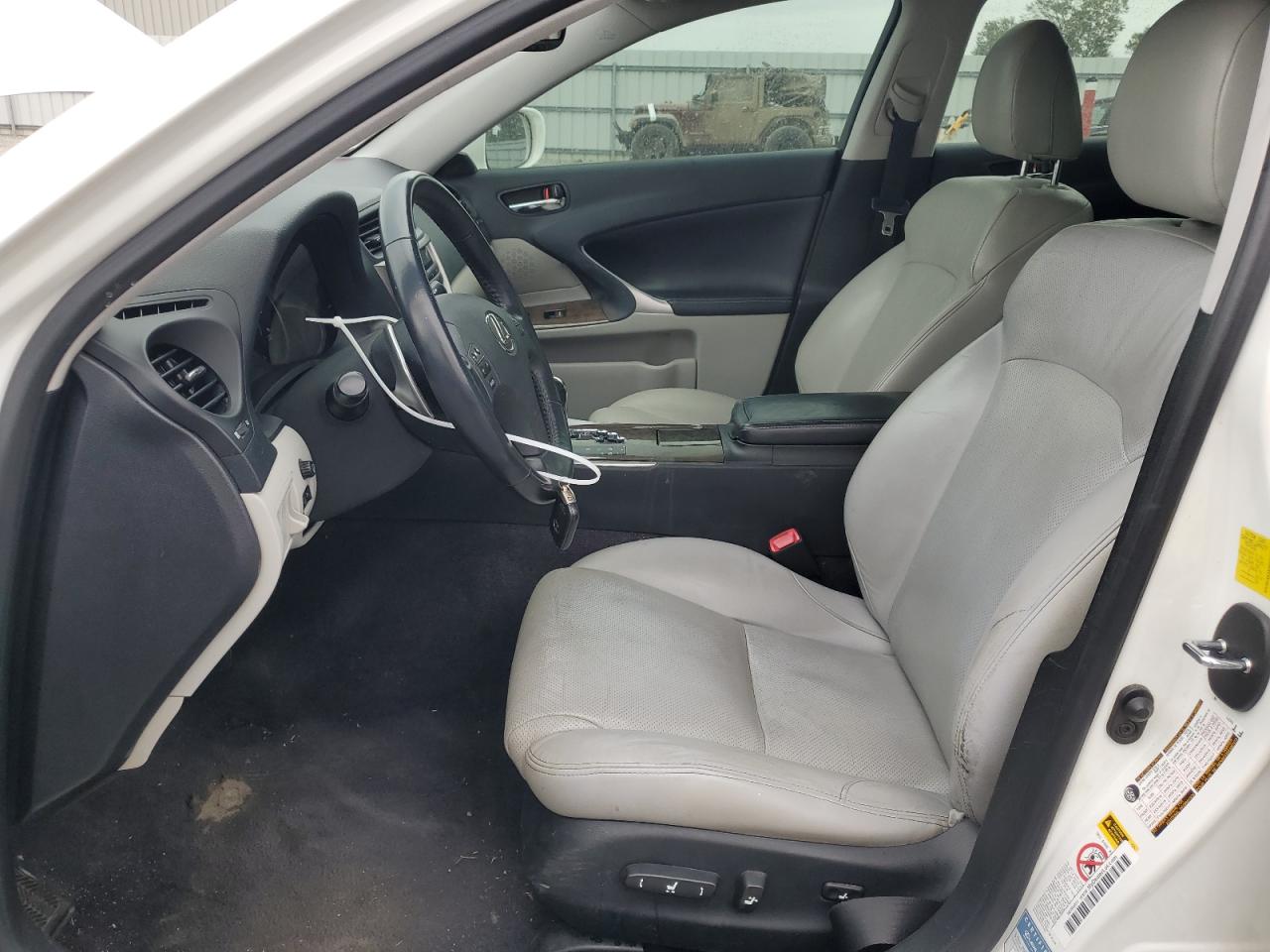 2010 Lexus IS - Image 7