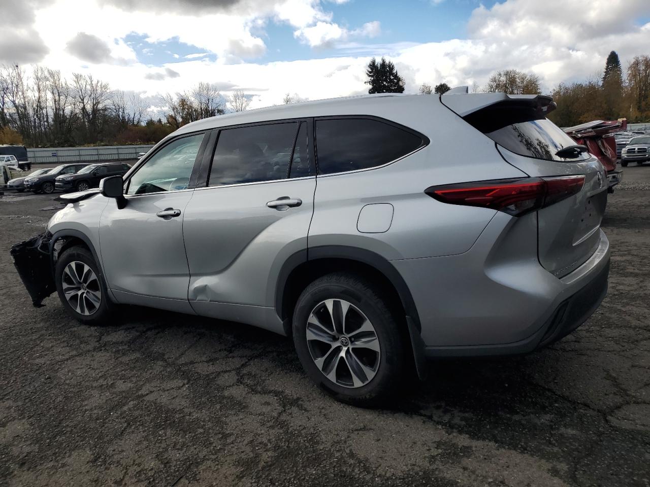 2021 Toyota Highlander - Image 2
