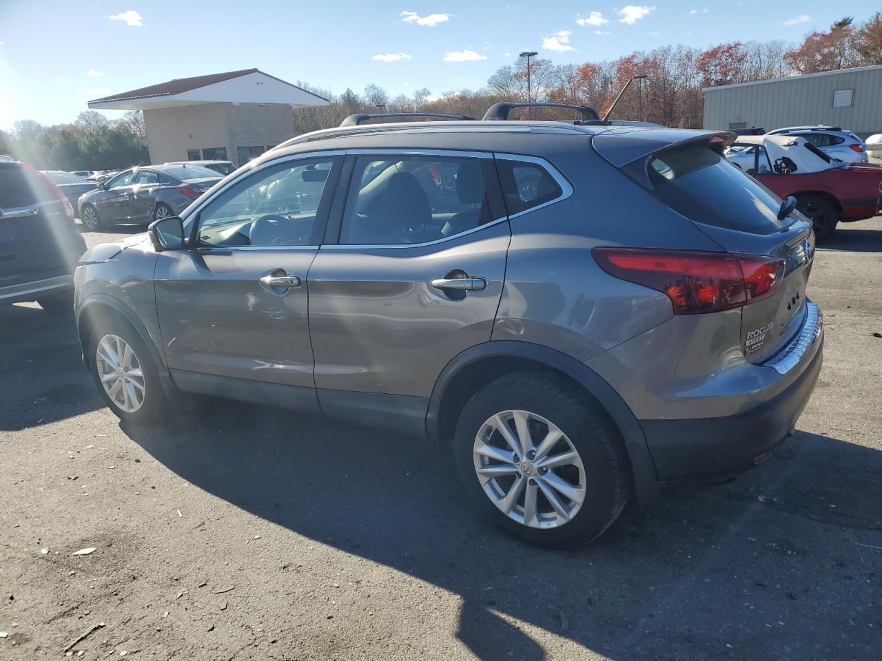 2018 Nissan Rogue - Image 2