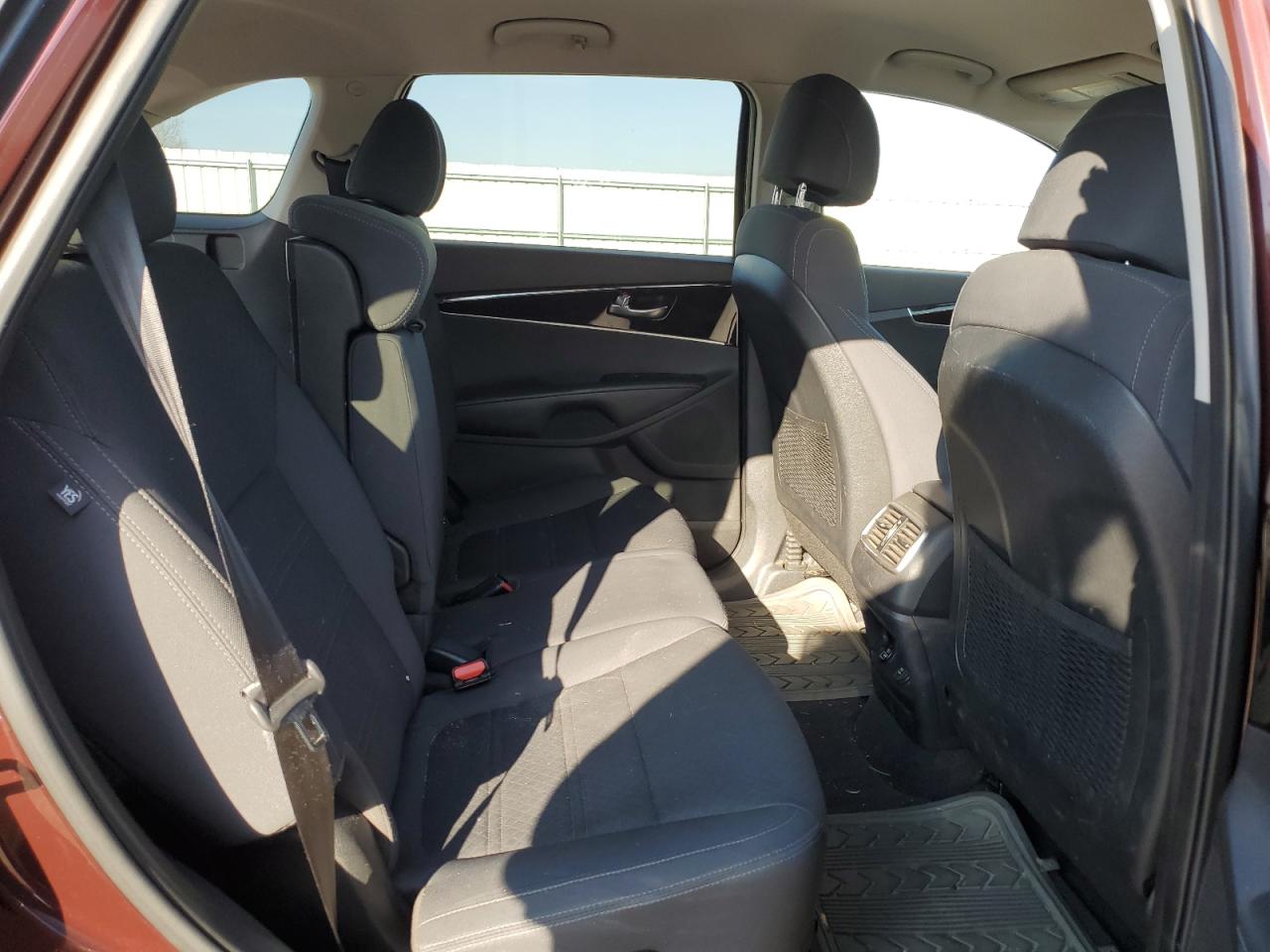 2017 Kia Sorento - Image 10