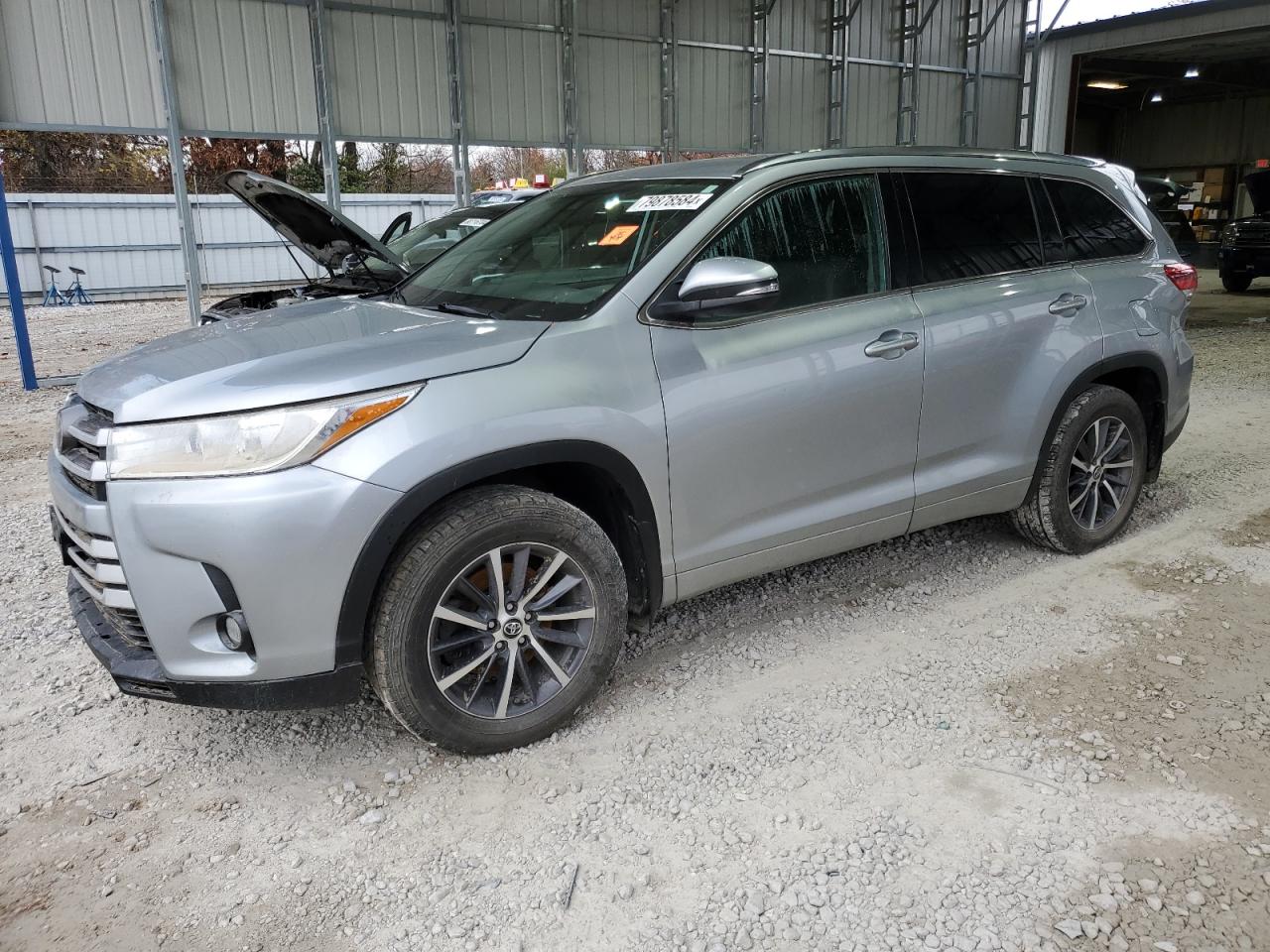 VIN 5TDJZRFH9JS864166 2018 TOYOTA HIGHLANDER no.1