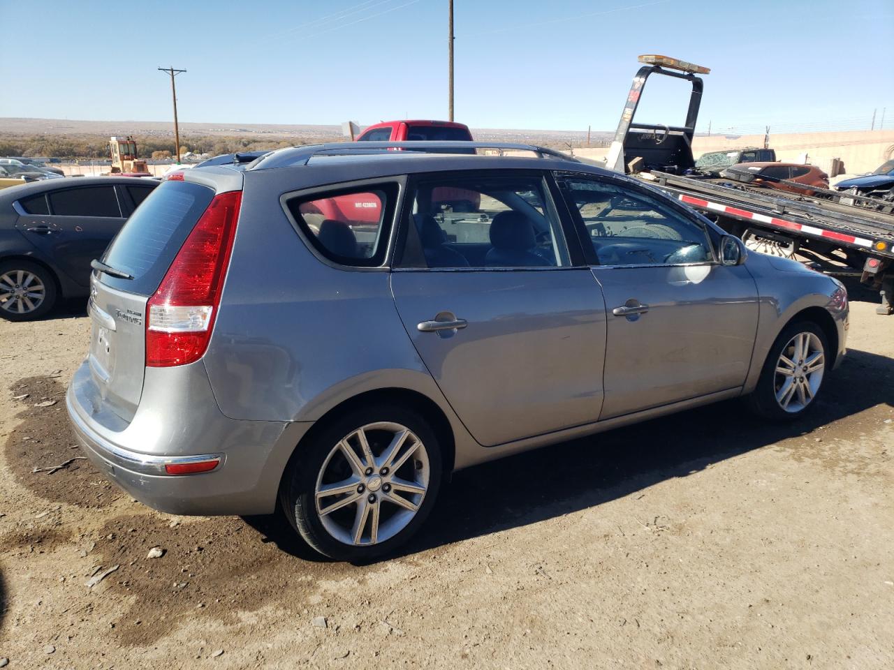 2011 Hyundai Elantra - Image 3