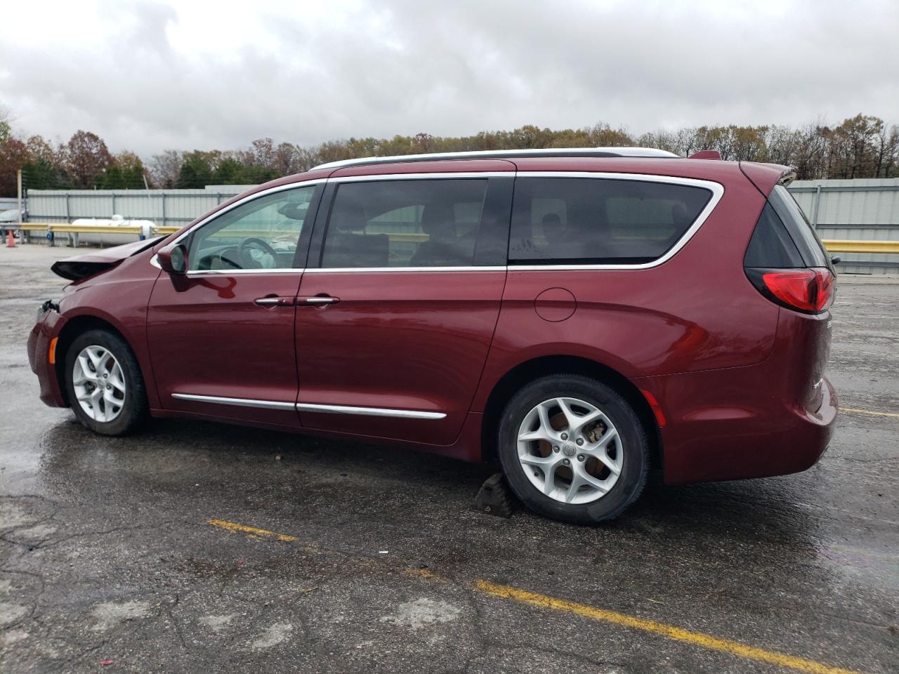 2017 Chrysler Pacifica - Image 2