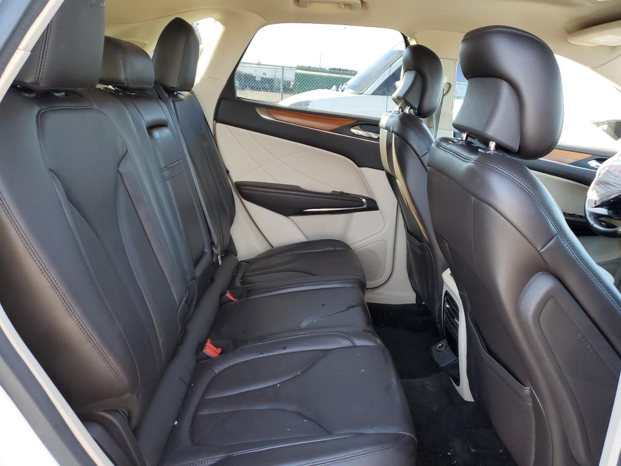 2016 Lincoln MKC - Image 11