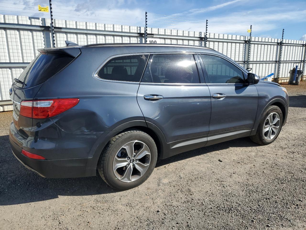 2016 Hyundai Santa Fe - Image 3