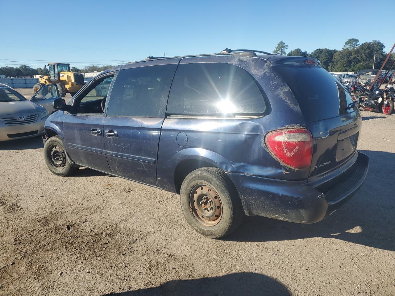2005 Dodge Caravan - Image 2