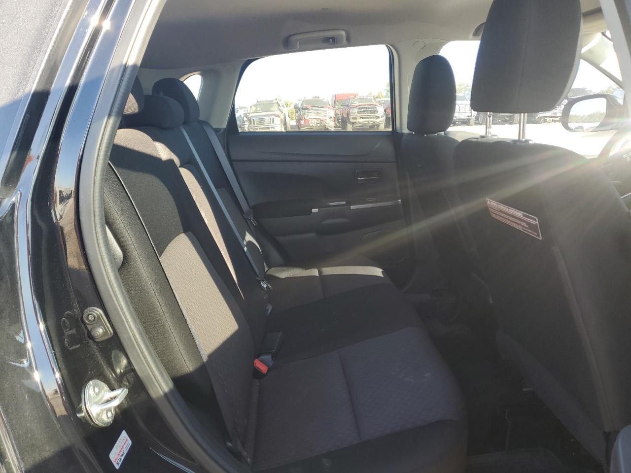 2018 Mitsubishi Outlander - Image 11