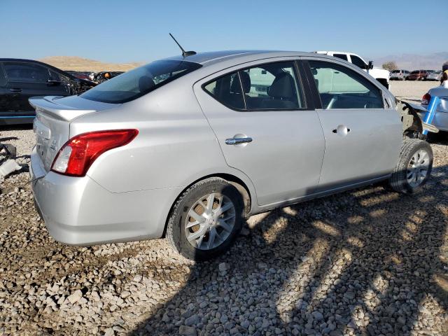  NISSAN VERSA 2018 Сріблястий