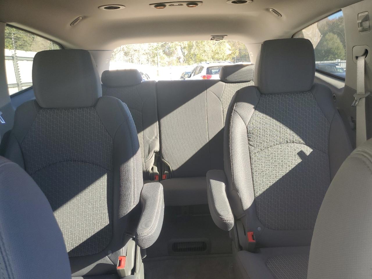 2011 Chevrolet Traverse - Image 10
