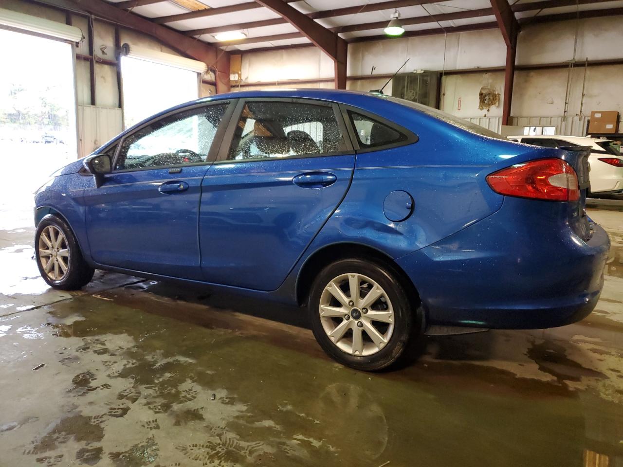 2011 Ford Fiesta - Image 2