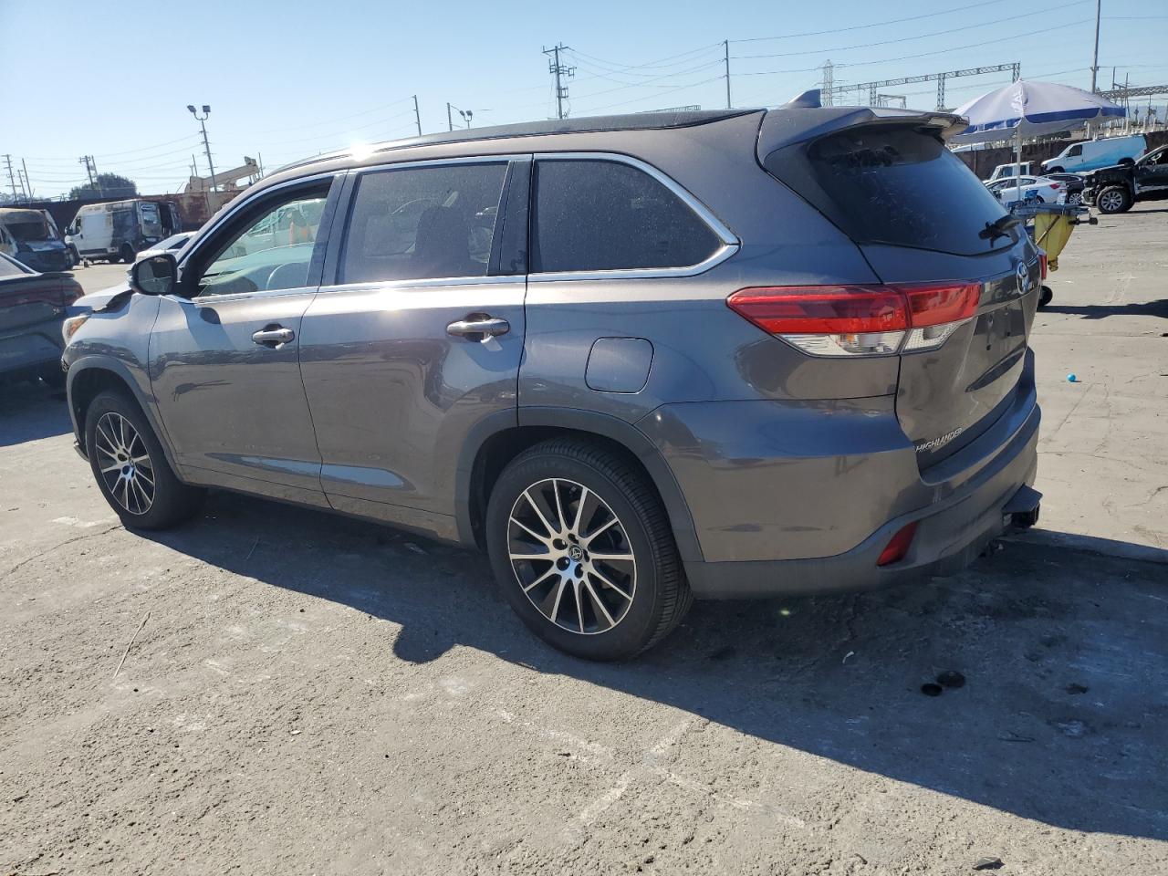 VIN 5TDKZRFH7HS214329 2017 TOYOTA HIGHLANDER no.2