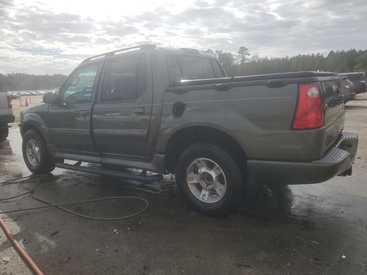 2004 Ford Explorer - Image 2