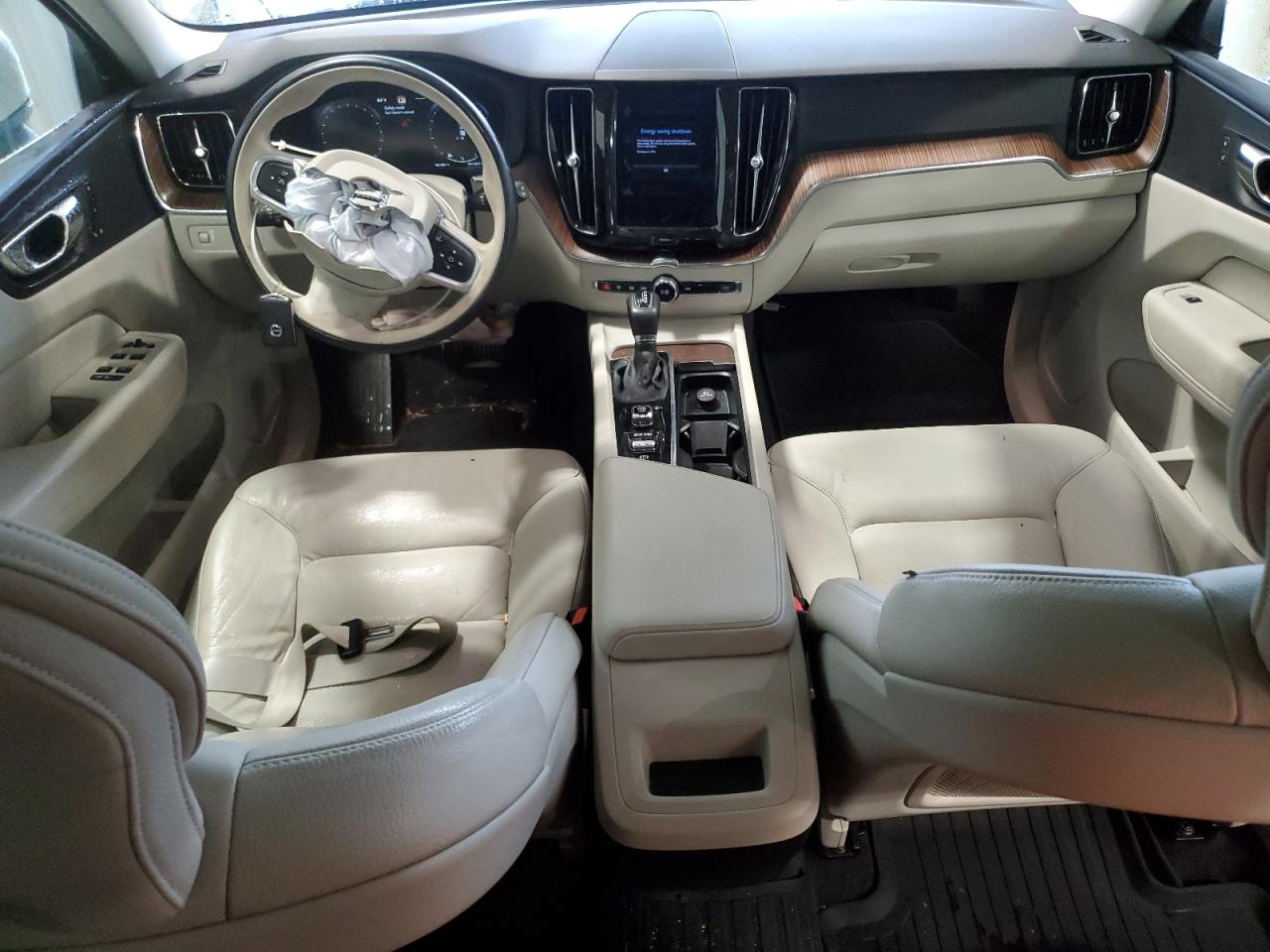 2021 Volvo XC60 - Image 8