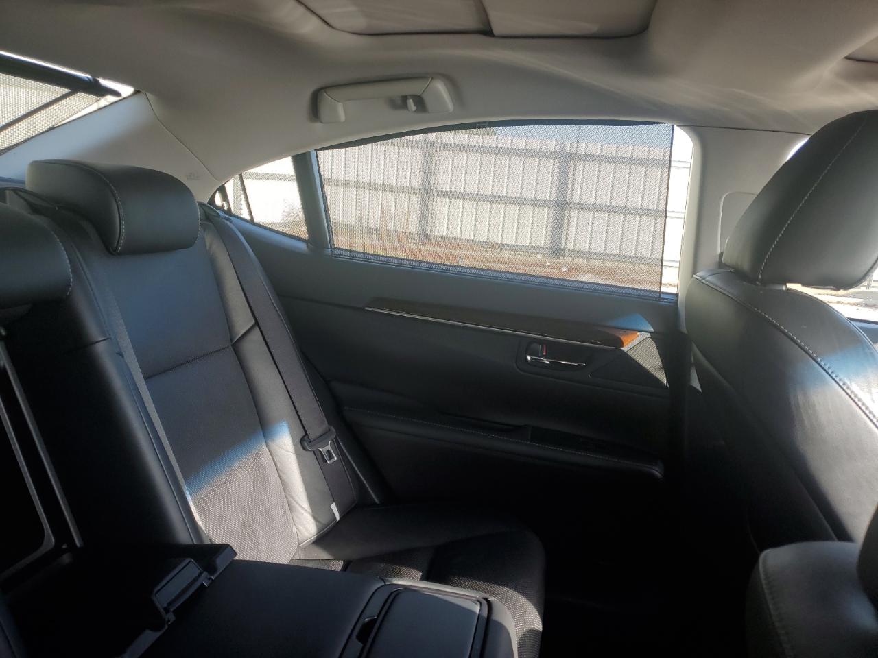 2014 Lexus ES - Image 10