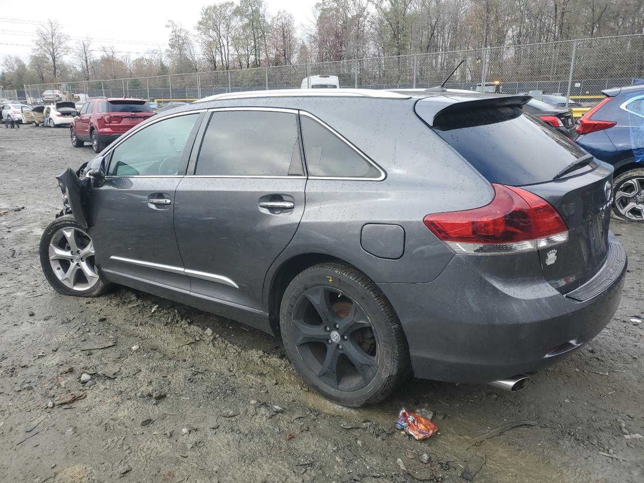 2014 Toyota Venza - Image 2