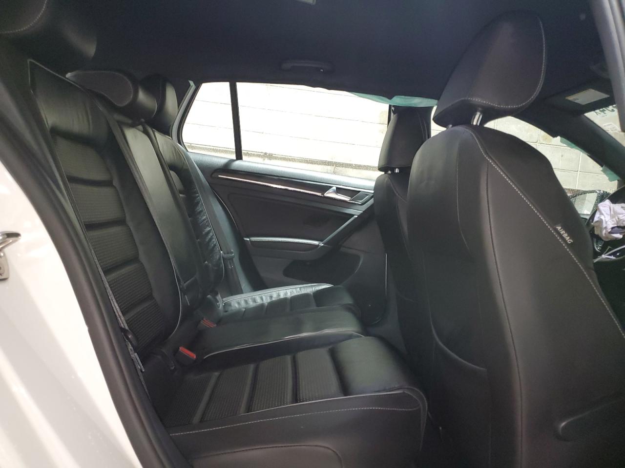 2018 Volkswagen Golf - Image 10