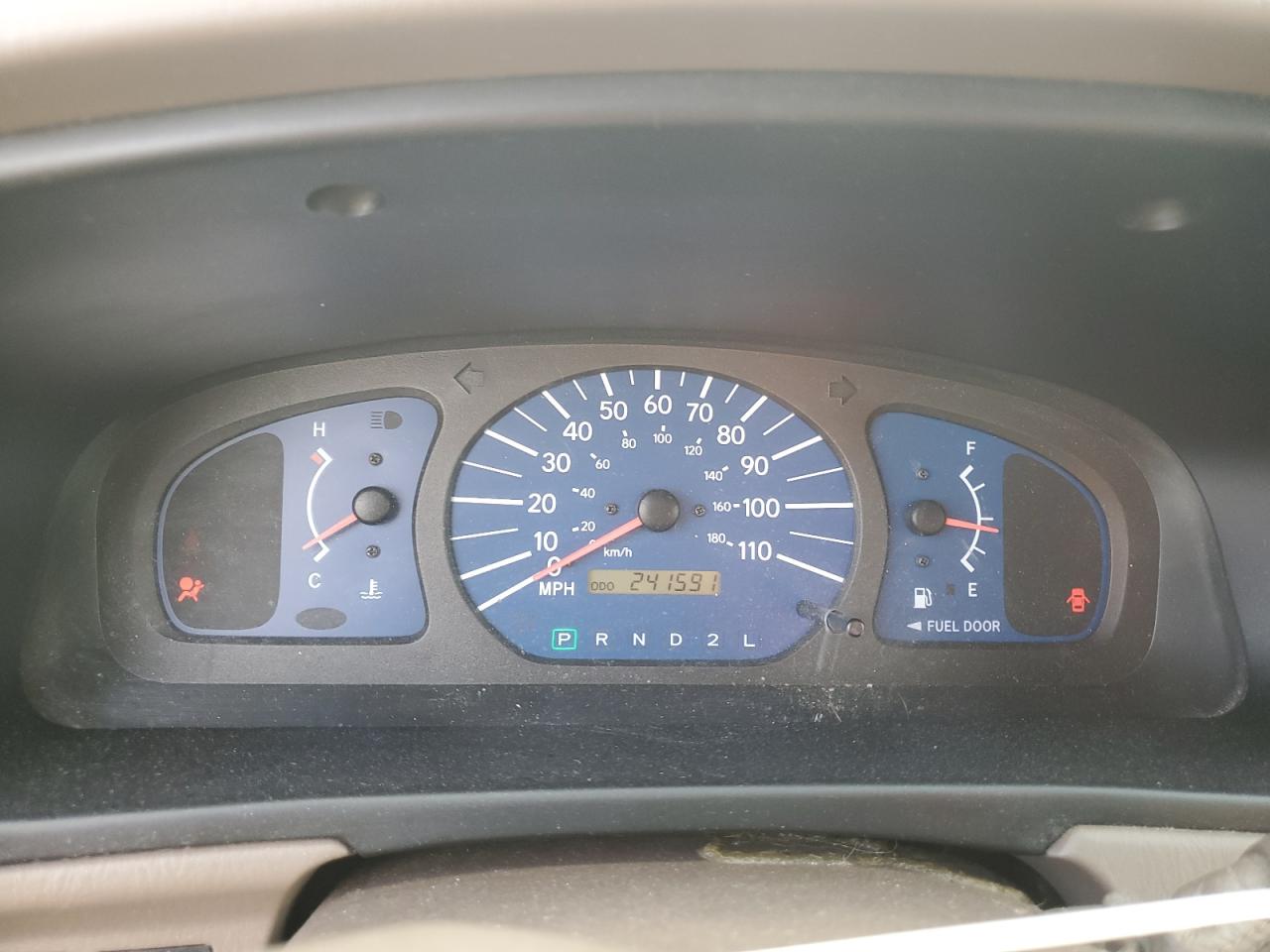 2003 Toyota Sienna - Image 9