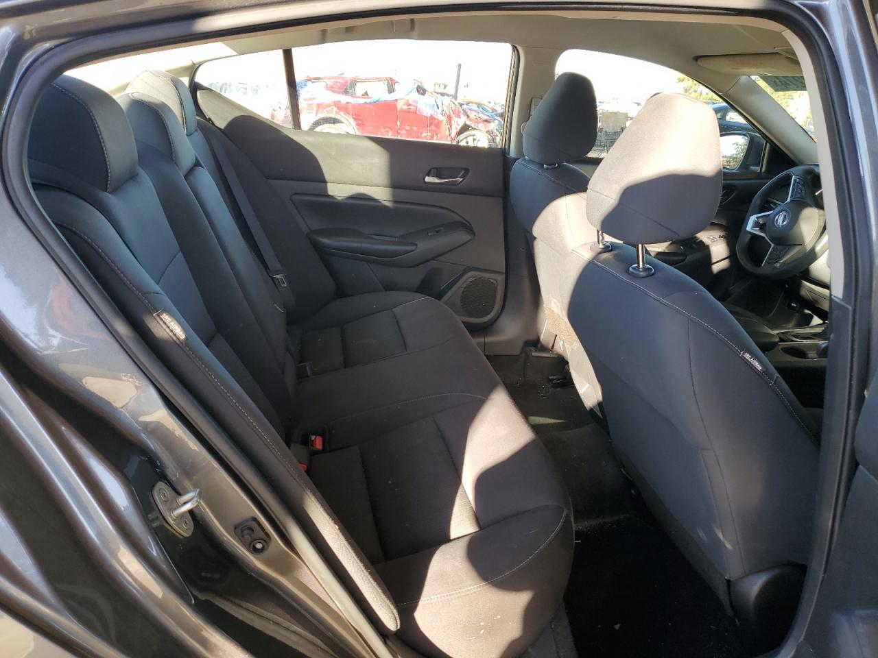 2021 Nissan Altima - Image 10