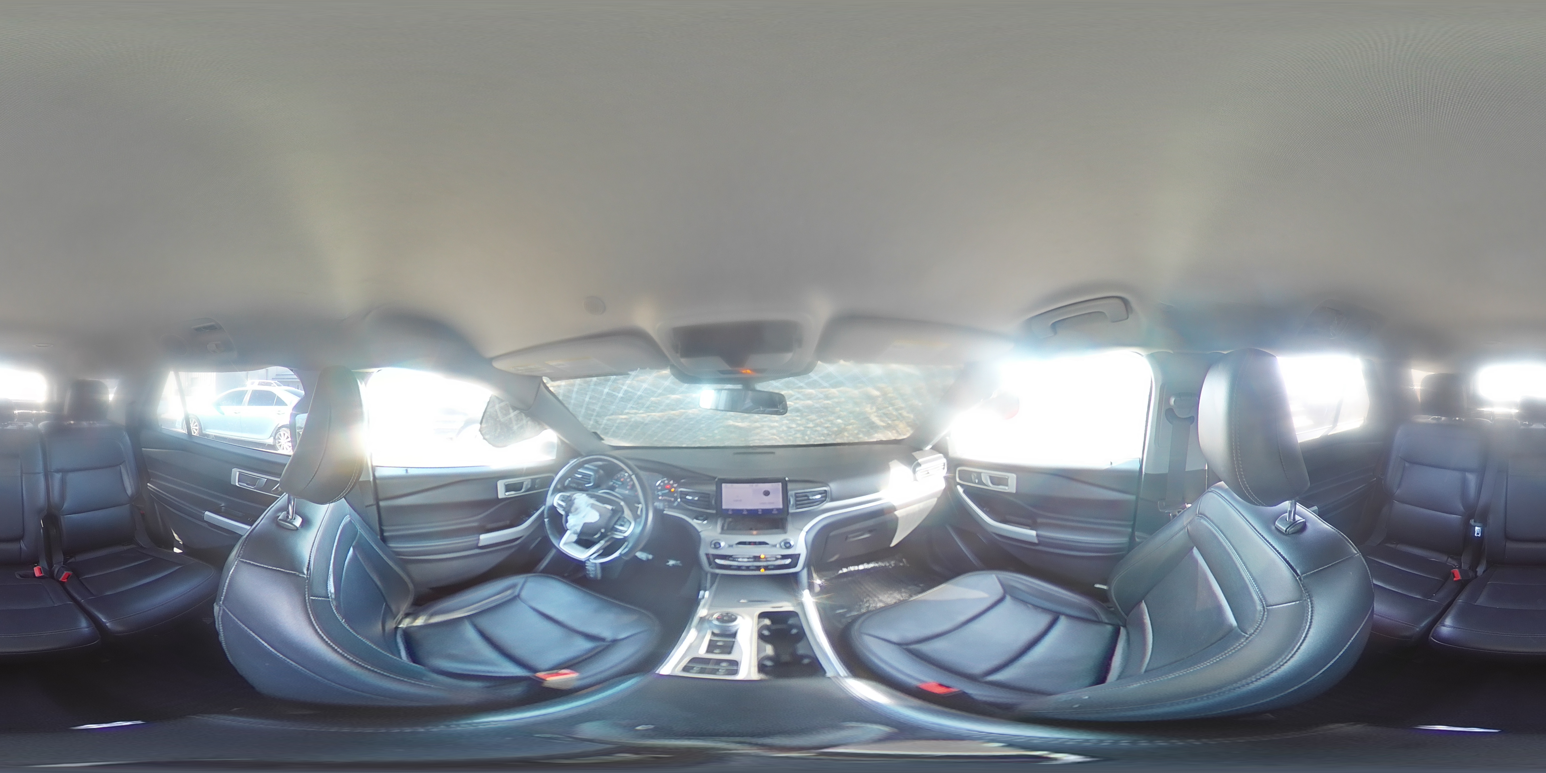 2022 Ford Explorer - Image 13