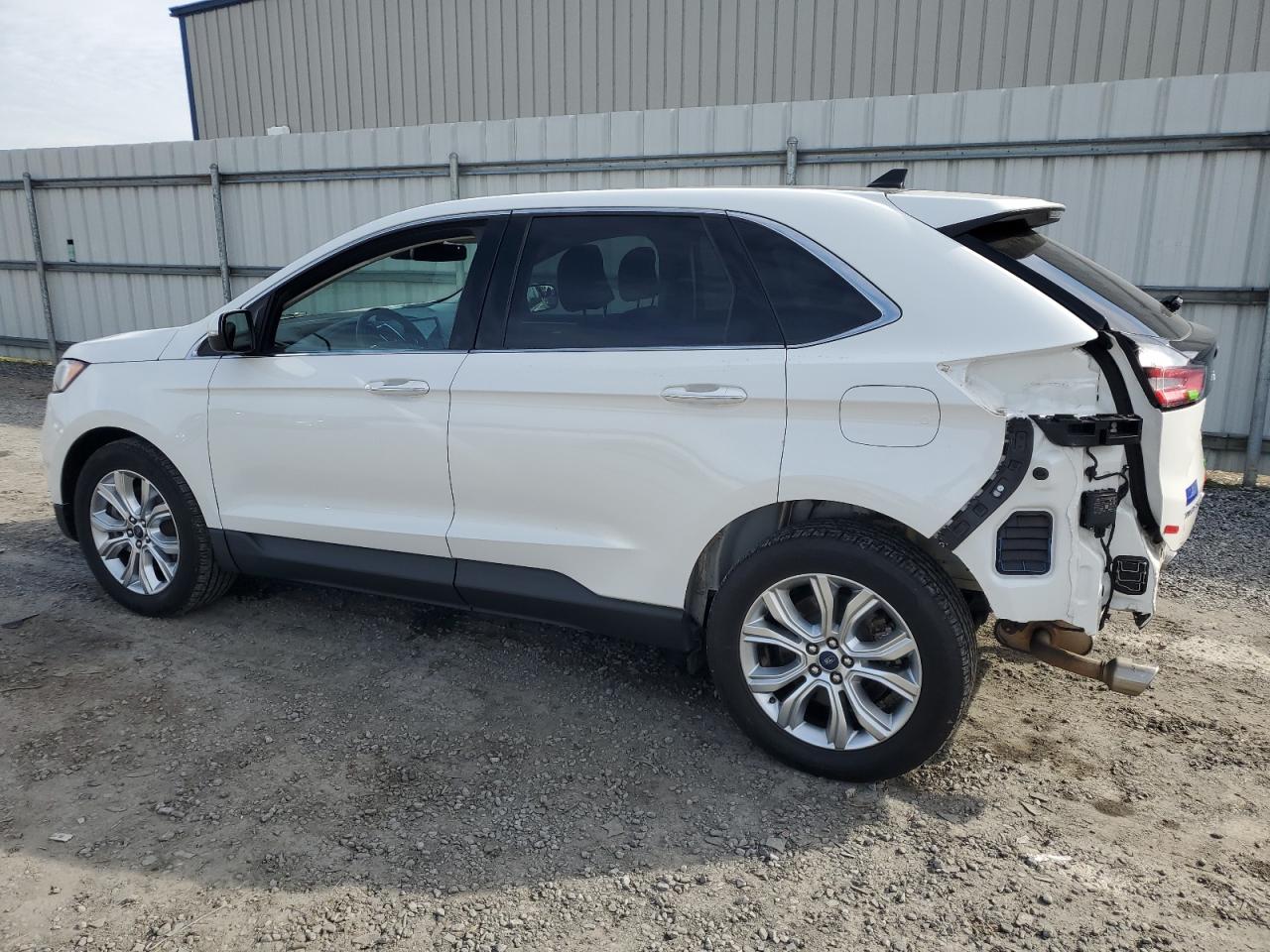 2022 Ford Edge - Image 2