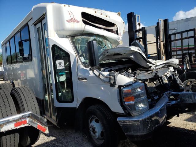 2017 Ford Econoline E450 Super Duty Cutaway Van