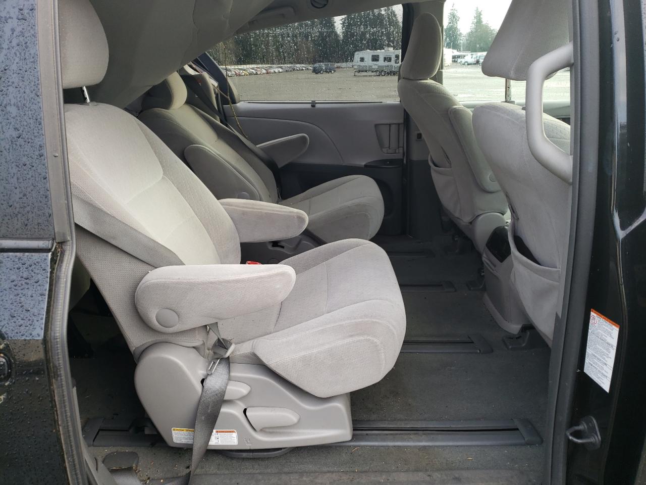 2015 Toyota Sienna - Image 12